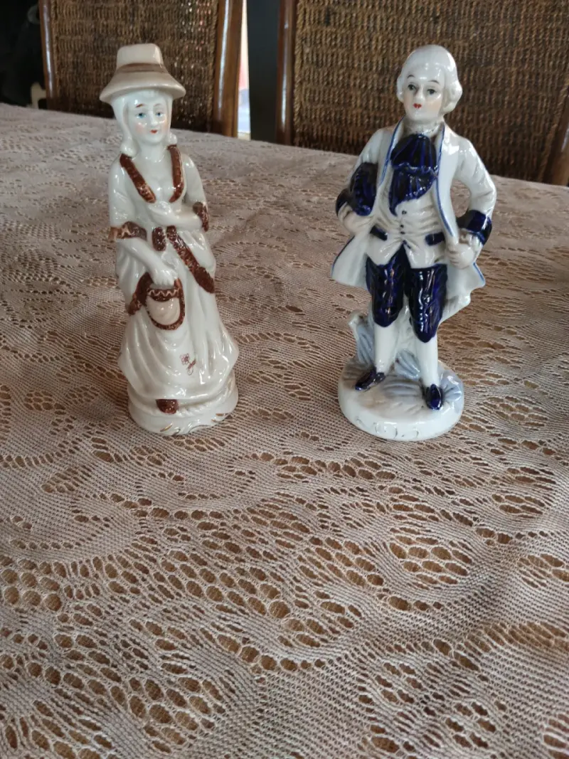Figuras de porcelana pareja vintage - 4