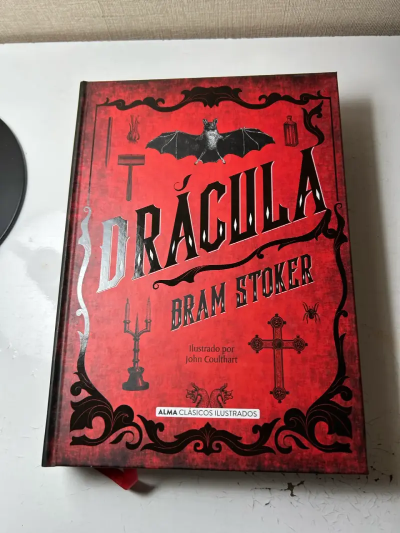 Libro Drácula de Bram Stoker ilustrado