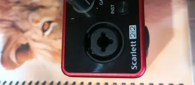 Interfaz de Audio Focusrite Scarlett 2i2 USB - miniatura 3
