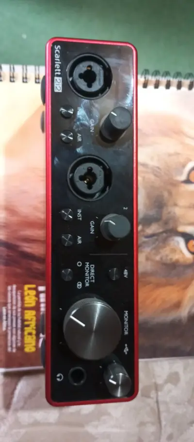 Interfaz de Audio Focusrite Scarlett 2i2 USB - miniatura 4