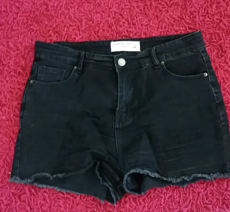 Shorts de mezclilla negros para mujer - 2