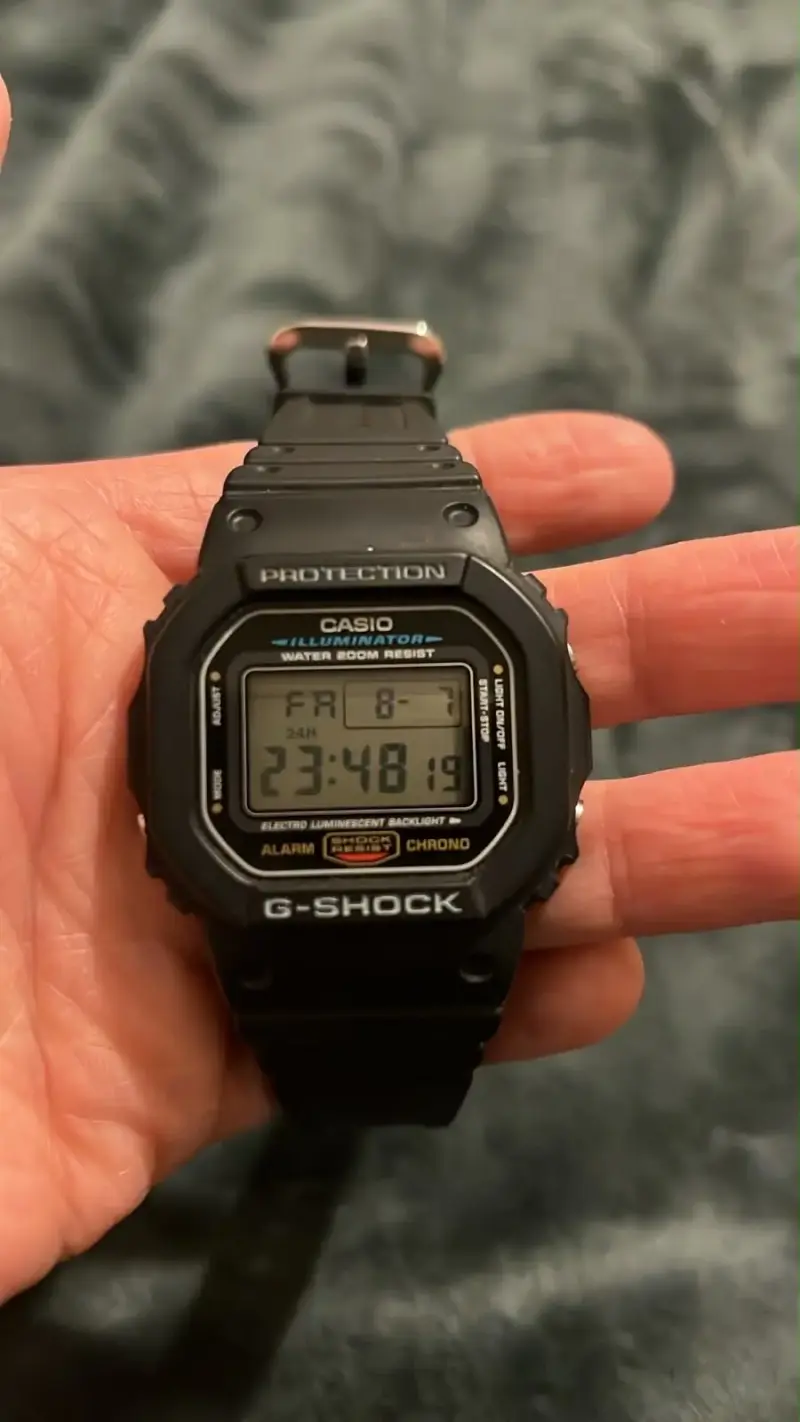 Reloj Casio G-Shock resistente al agua - 1