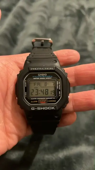 Reloj Casio G-Shock resistente al agua - miniatura 1