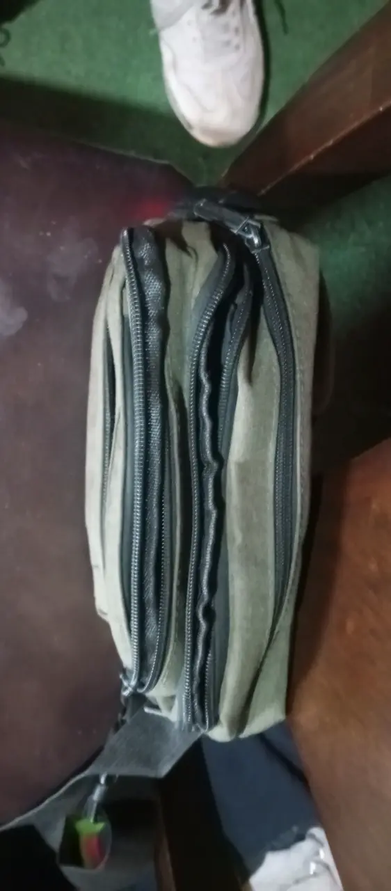 Riñonera táctica verde con múltiples compartimentos - 4