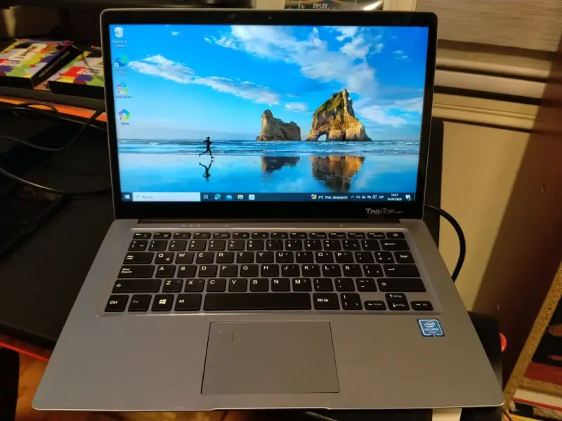 Laptop Tagitech con Procesador Intel - 1