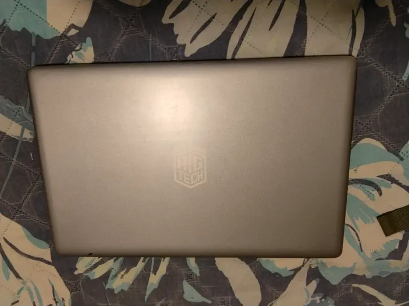Laptop Tagitech con Procesador Intel - 4