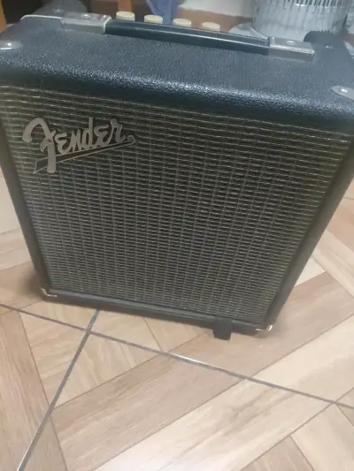 Amplificador de Bajo Fender Rumble 15 - miniatura 1