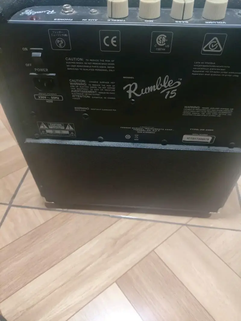 Amplificador de Bajo Fender Rumble 15 - 2