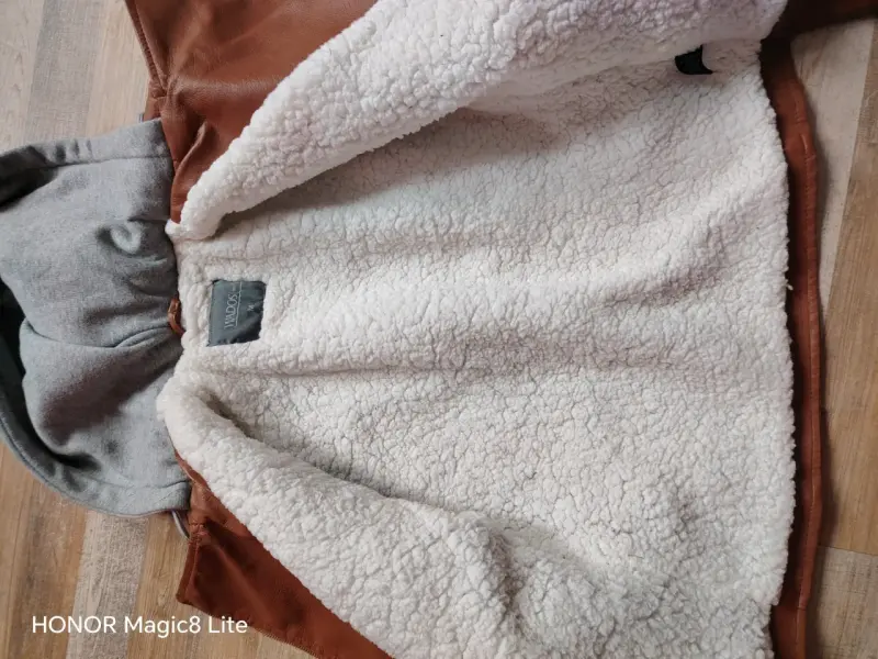 Chaqueta de cuero sintético marrón con capucha - 3