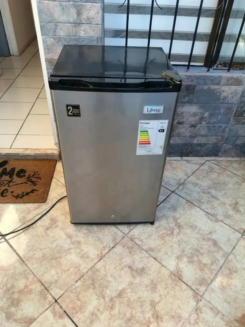 Refrigerador compacto Libero en buen estado