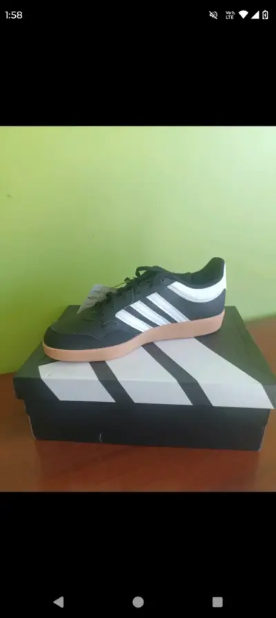Zapatillas hombre Adidas Hoops 3.0 negras y blanca - miniatura 2