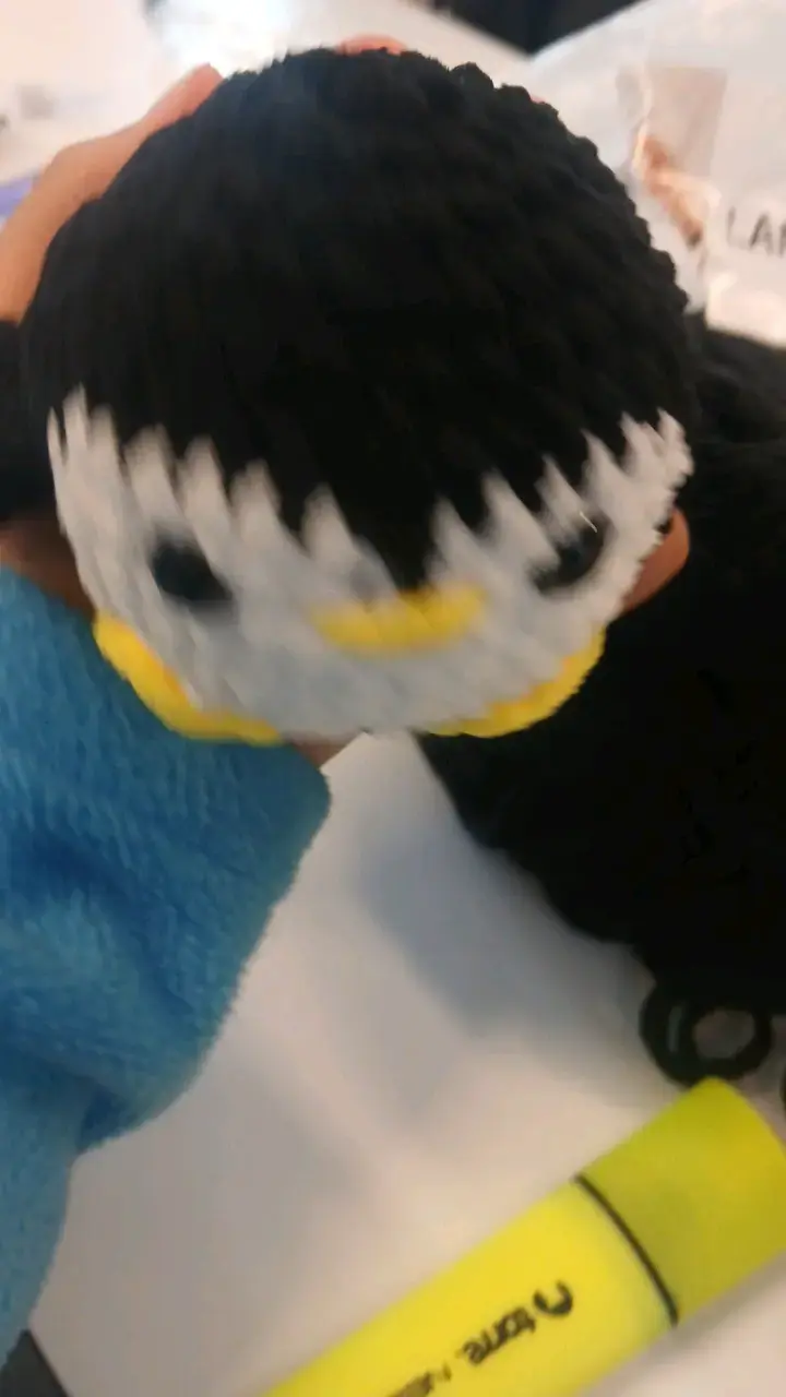 Peluche de pingüino tejido a mano - 2