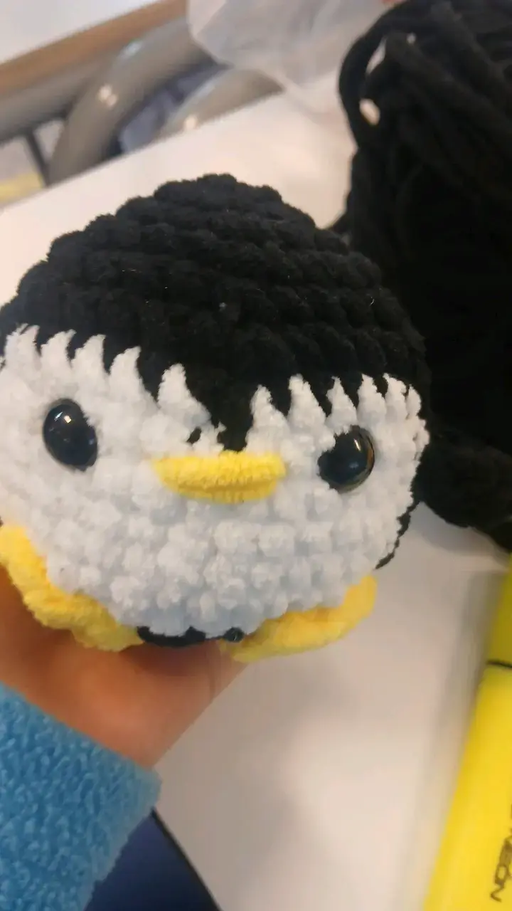 Peluche de pingüino tejido a mano - 4