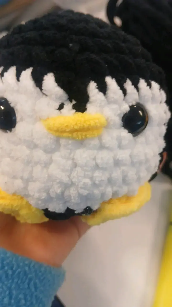 Peluche de pingüino tejido a mano - 6