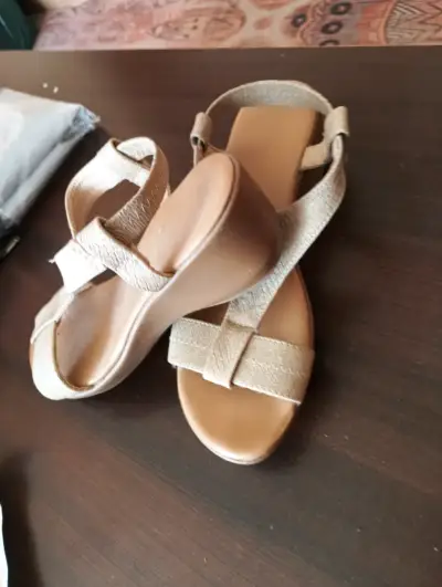 Zapatillas deportivas grises para mujer con diseño casual - miniatura 1