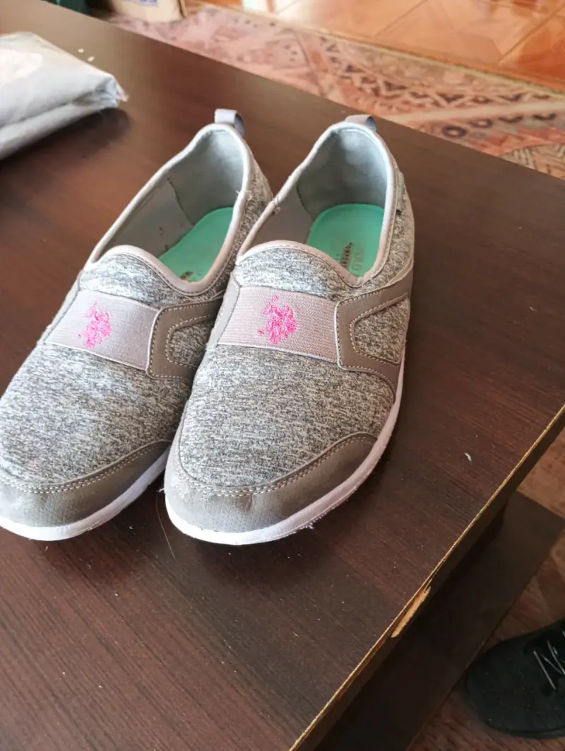 Zapatillas deportivas grises para mujer con diseño casual - 2