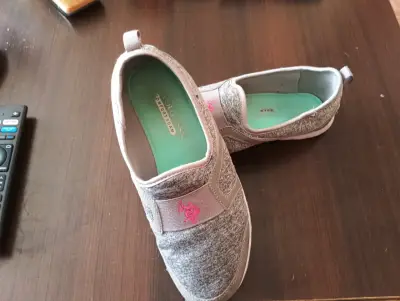Zapatillas deportivas grises para mujer con diseño casual - miniatura 3