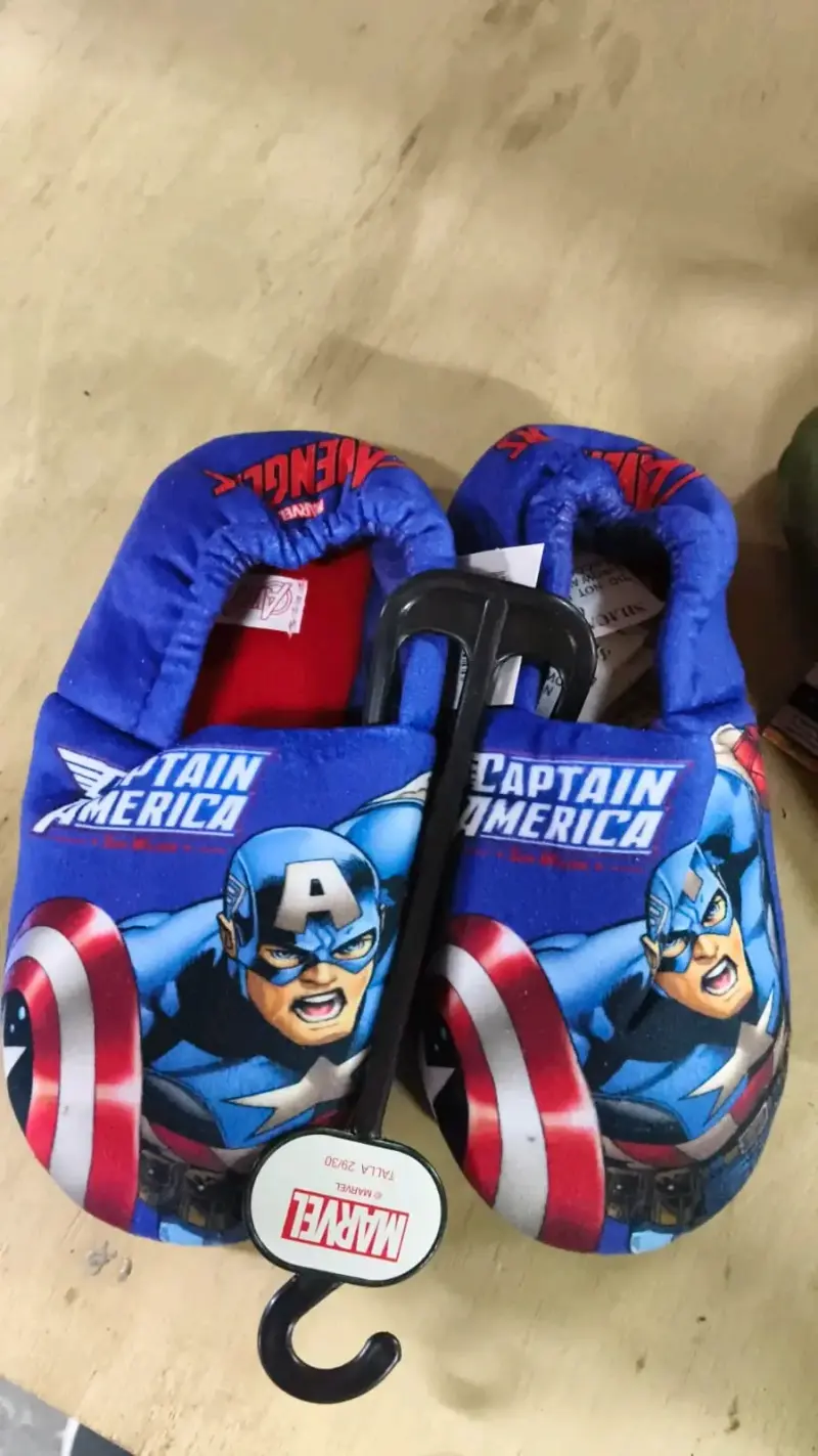Pantuflas infantiles Capitán América y Jurassic World - 1