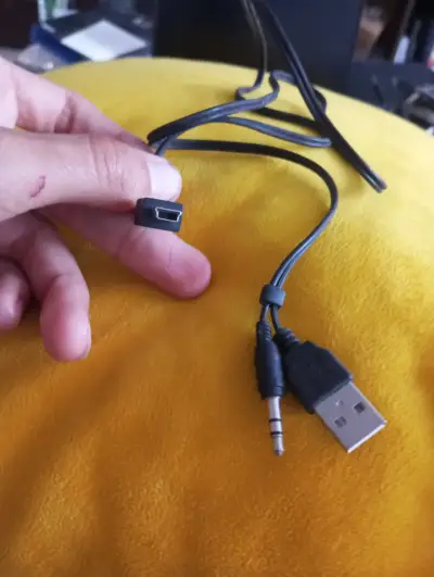 Cable USB a Mini USB con conector de audio - miniatura 2