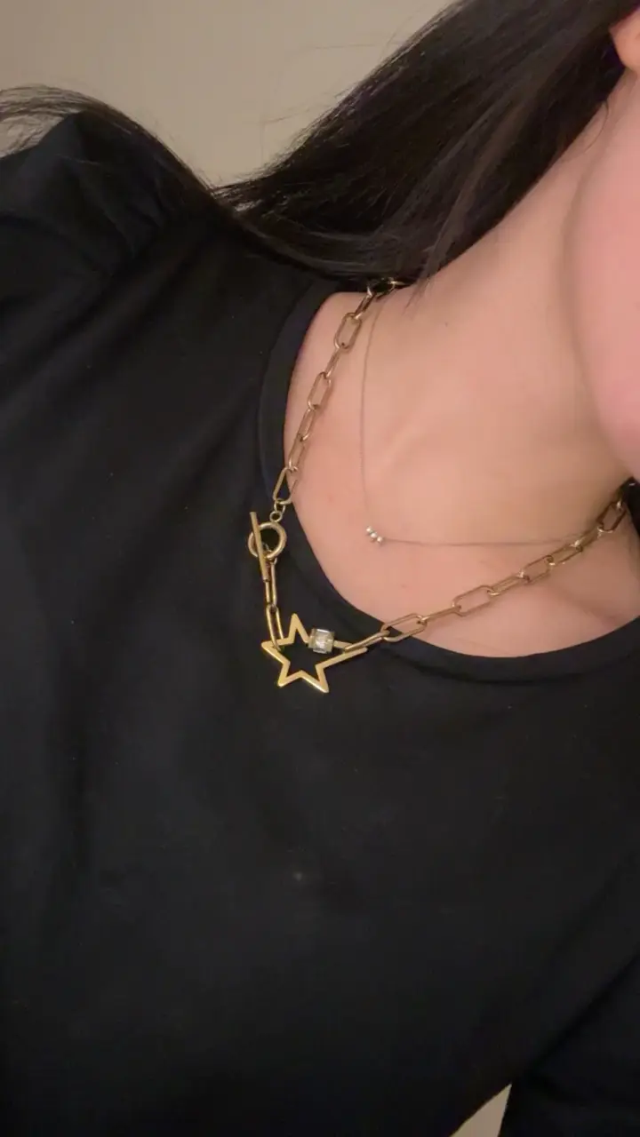 Collar de cadena dorada con estrella - 1