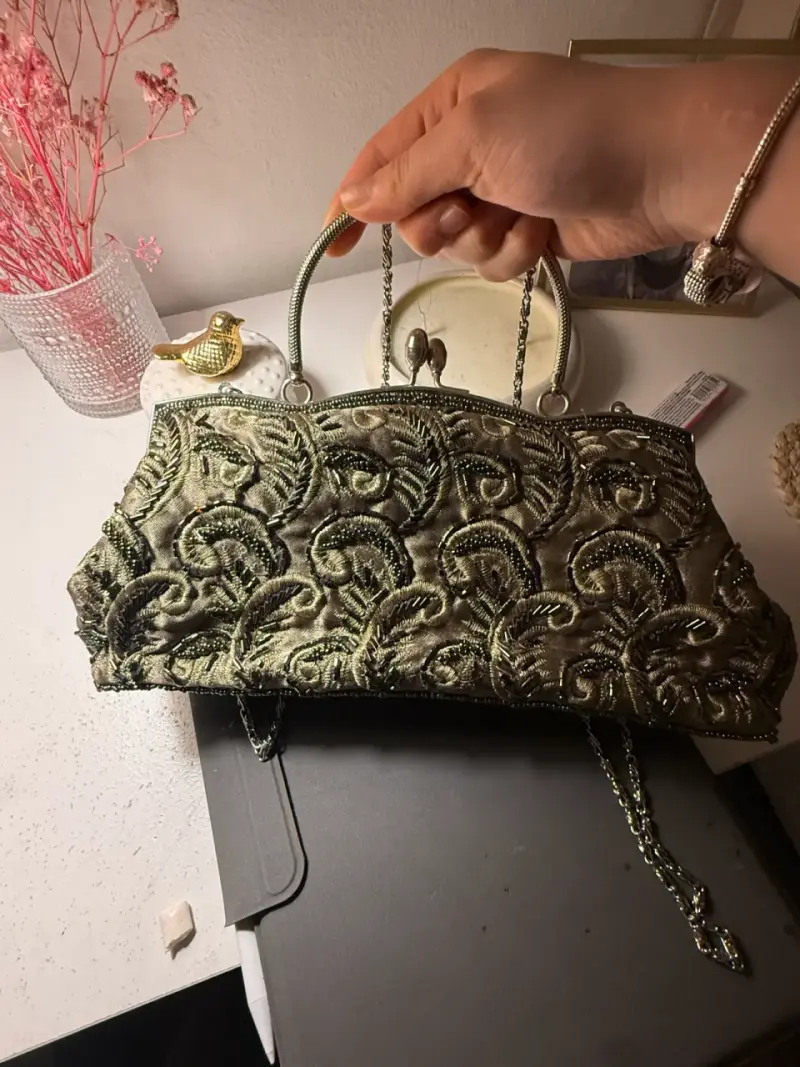 Cartera de mano bordada elegante - 1