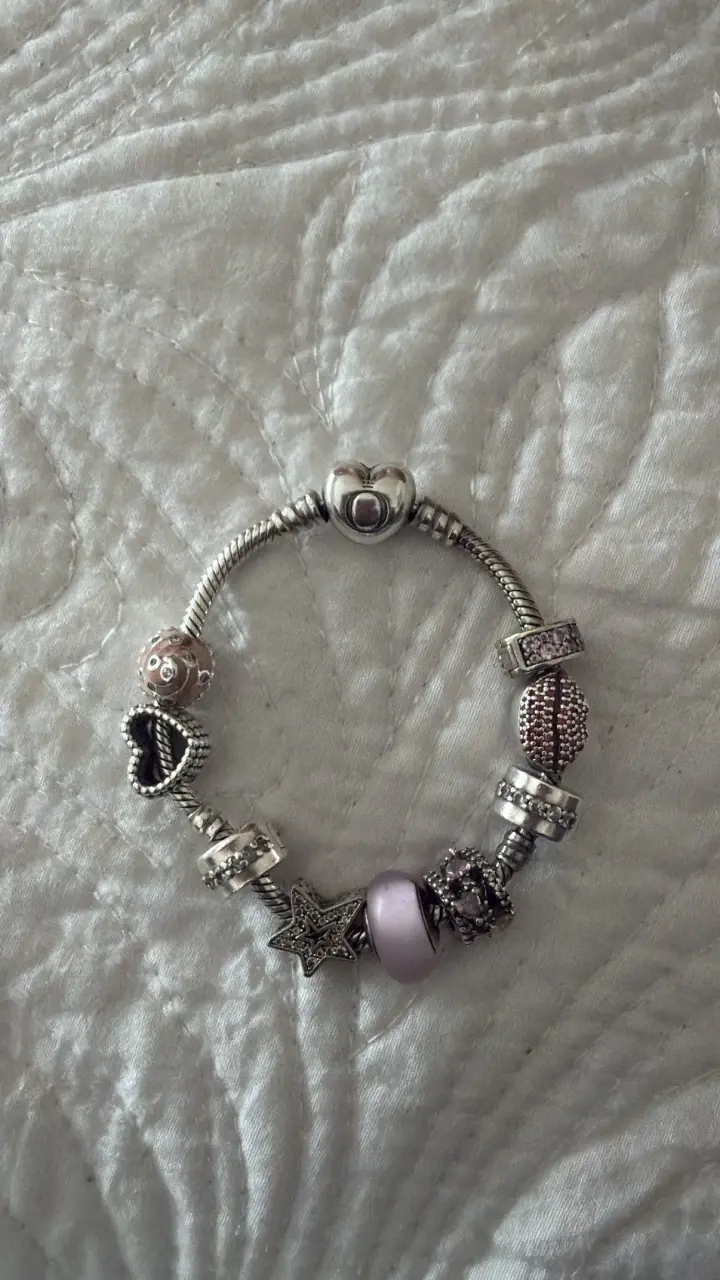 Pulsera Pandora con sus charms