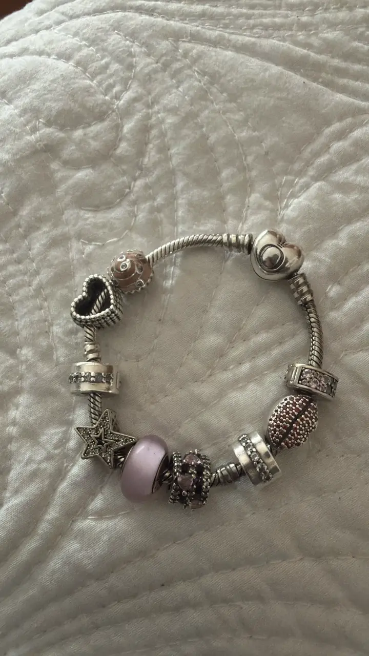Pulsera Pandora con sus charms - 2