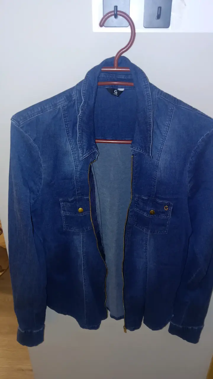 Chaqueta de mezclilla azul con cierre Guess - 2