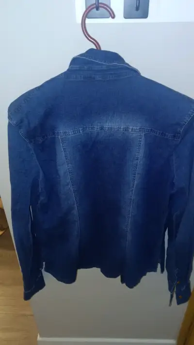 Chaqueta de mezclilla azul con cierre Guess - miniatura 3