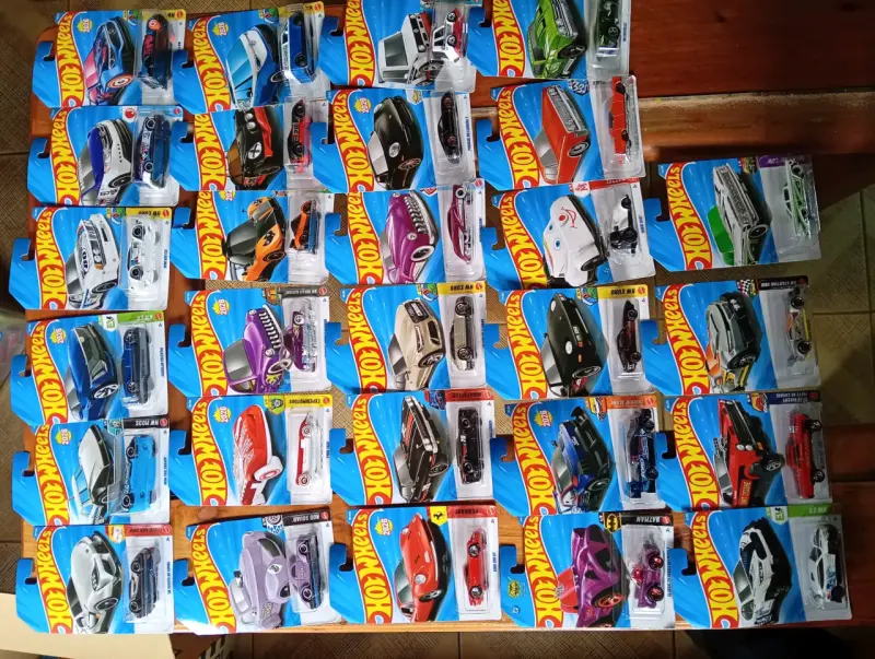 Lote de 28 Autos Hot Wheels nuevos - 1