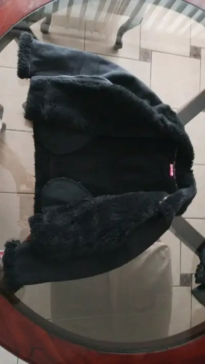 Chaqueta negra con forro de peluche Barbie - miniatura 2