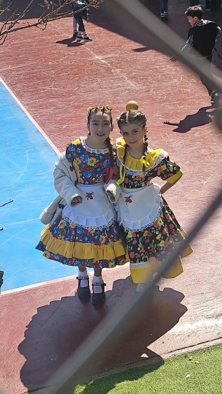 Vestido folclórico infantil con delantal - 2