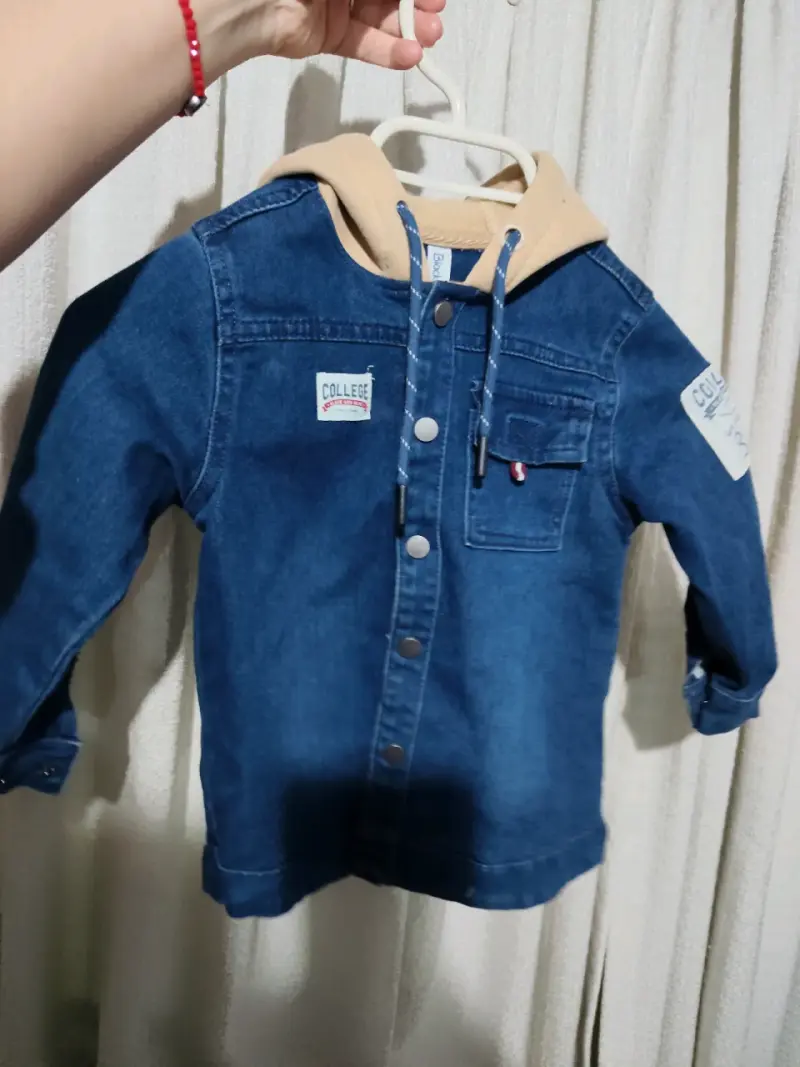 Chaqueta de mezclilla para niño con capucha - 1