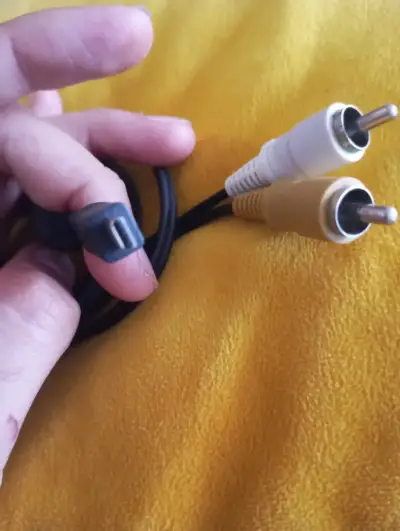 Cable AV Audio Video Mini USB a 2 RCA para Cámaras - miniatura 1
