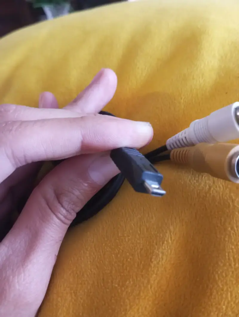Cable AV Audio Video Mini USB a 2 RCA para Cámaras - 3