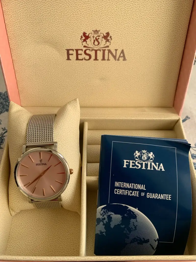 Reloj Festina de malla plateada con caja original - 2