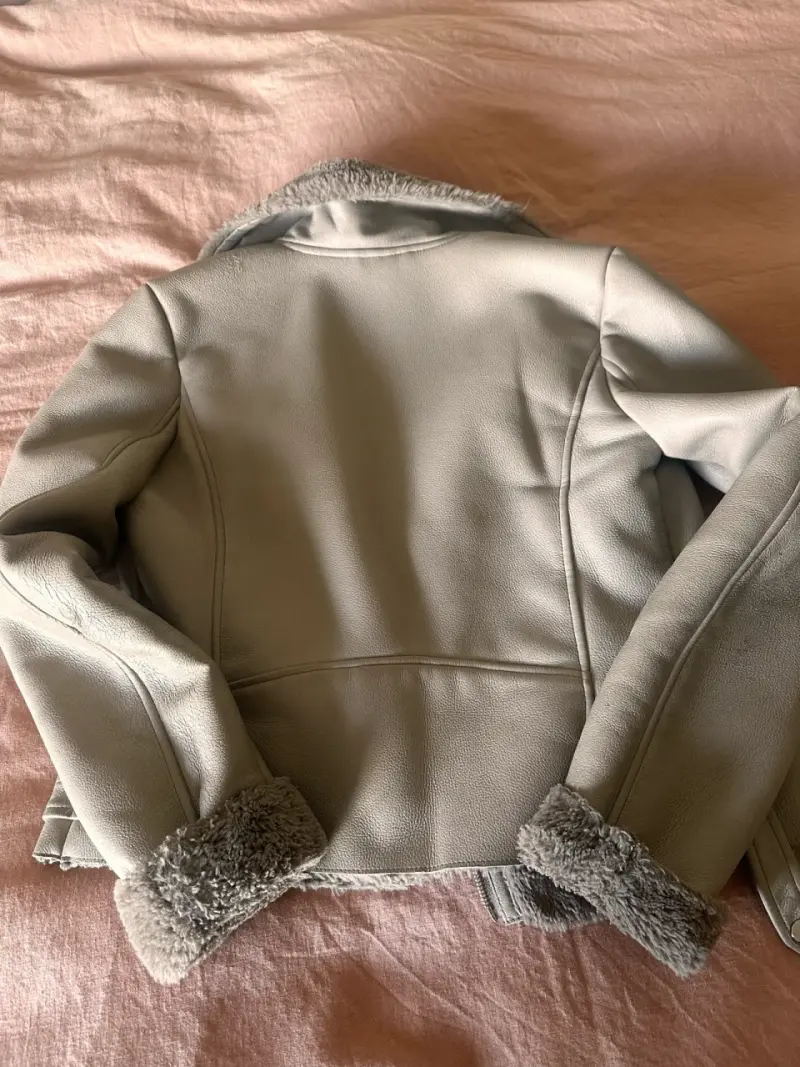 Chaqueta de mujer con forro de piel sintética gris - 2