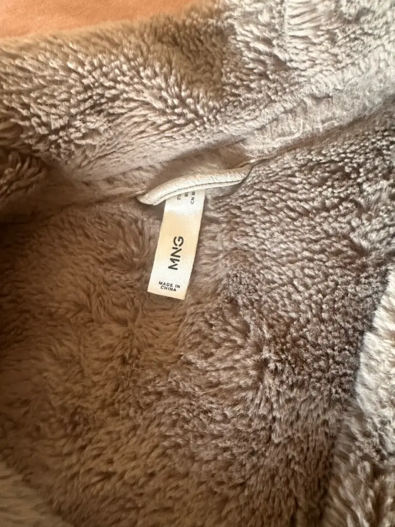Chaqueta de mujer con forro de piel sintética gris - 3