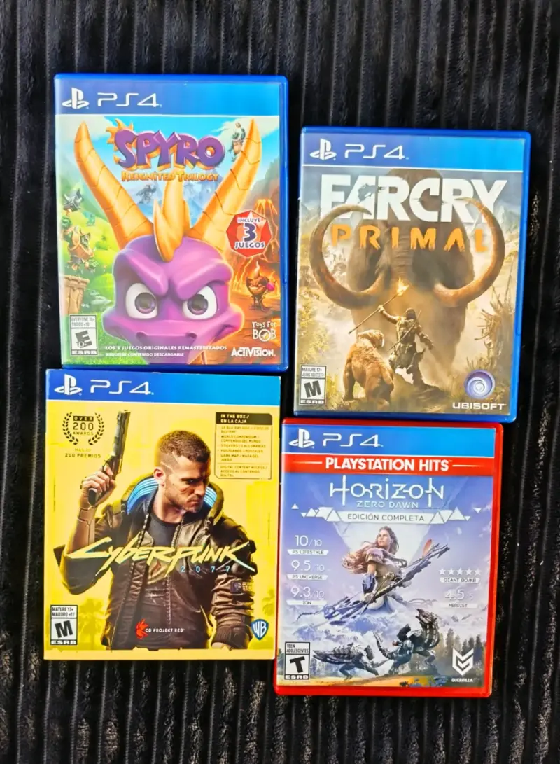 Lote 4 juegos PS4: Spyro, Far Cry, Cyberpunk, Ho - 1