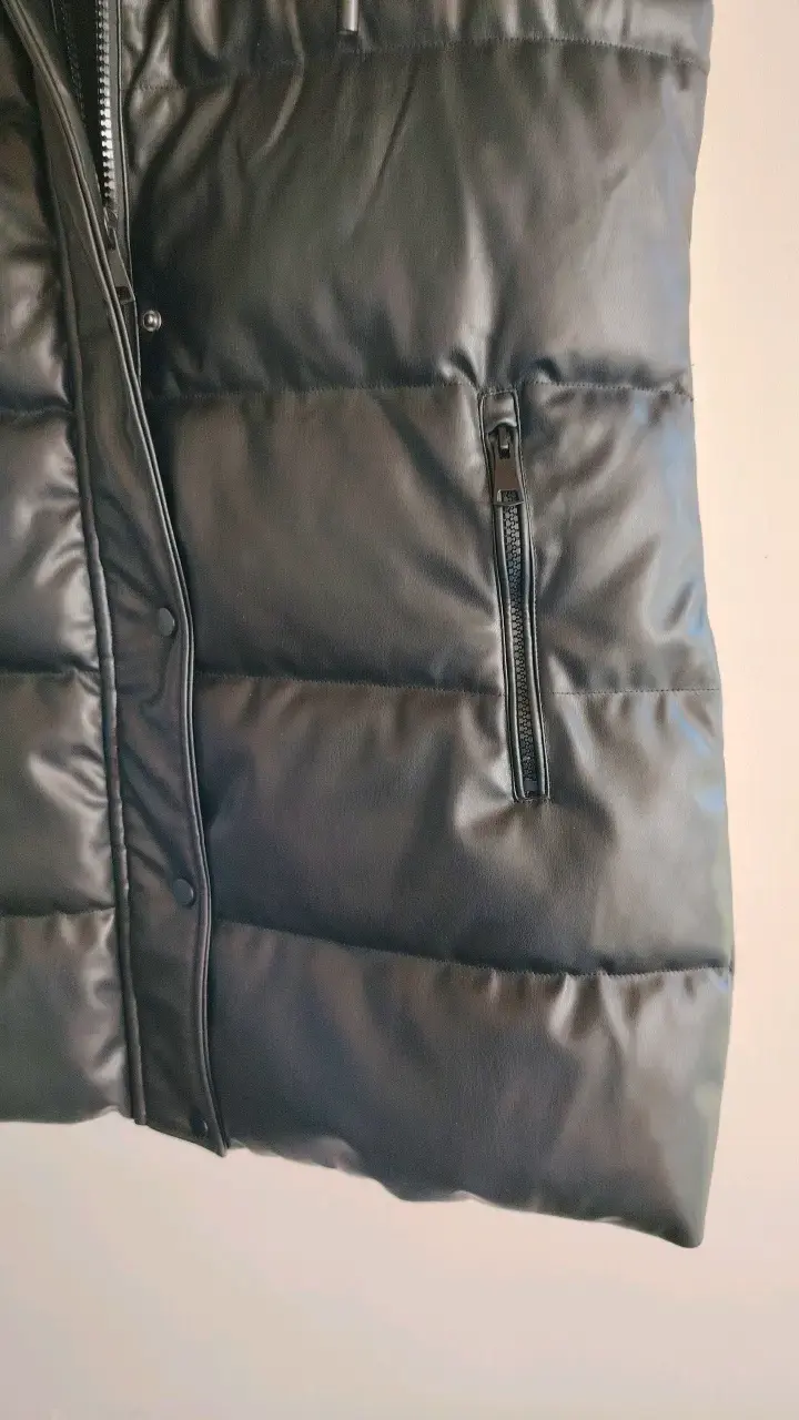Chaqueta sin mangas eco cuero negro con capucha - 4