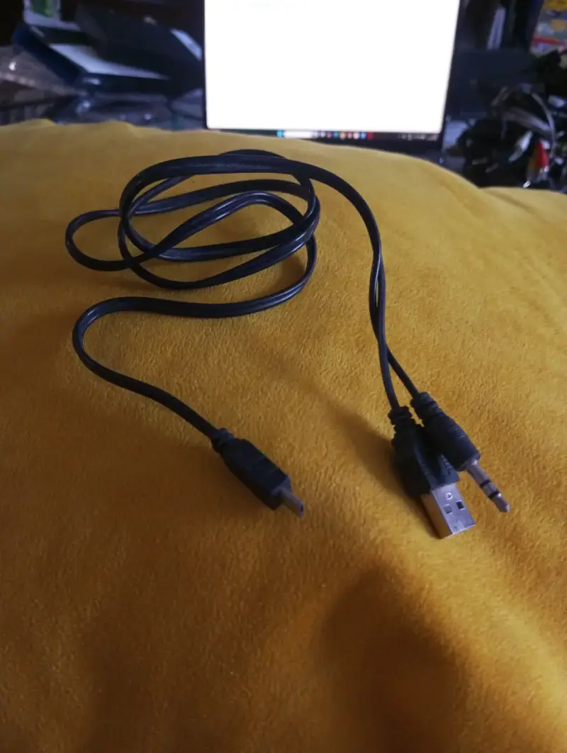 Cable USB a Micro USB y Jack 3.5mm - 1