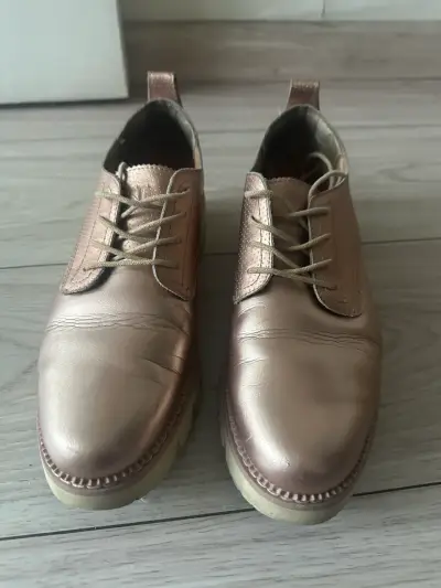 Zapatos de mujer dorados con plataforma - miniatura 1