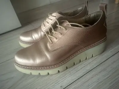 Zapatos de mujer dorados con plataforma - miniatura 2