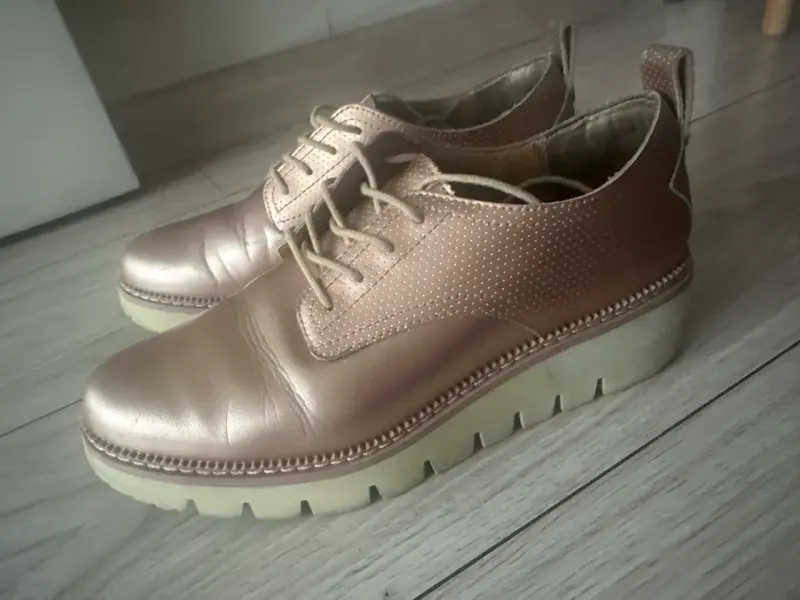 Zapatos de mujer dorados con plataforma - 3