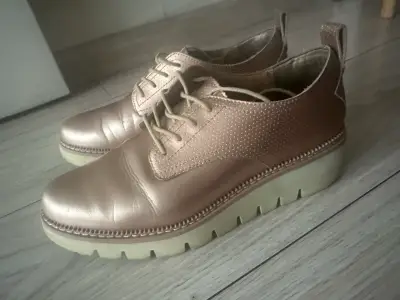 Zapatos de mujer dorados con plataforma - miniatura 3