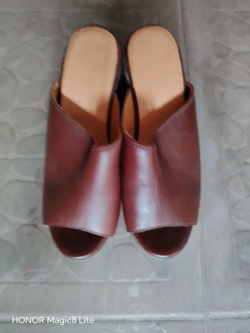 Suecos  de cuero  marrón para mujer - 1