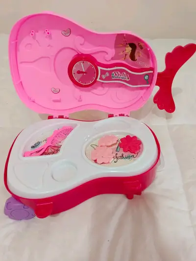 Set de maquillaje infantil en maletín rosa - miniatura 2