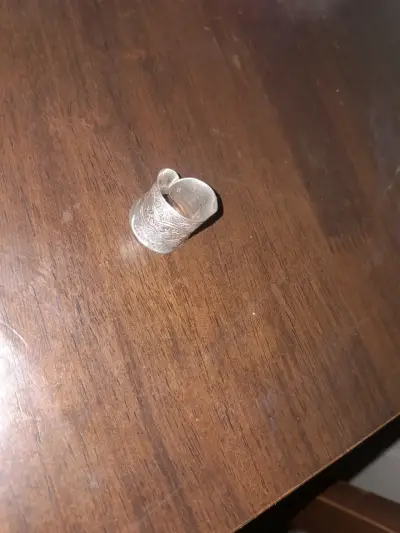 Anillo de plata grabado artesanal - miniatura 2