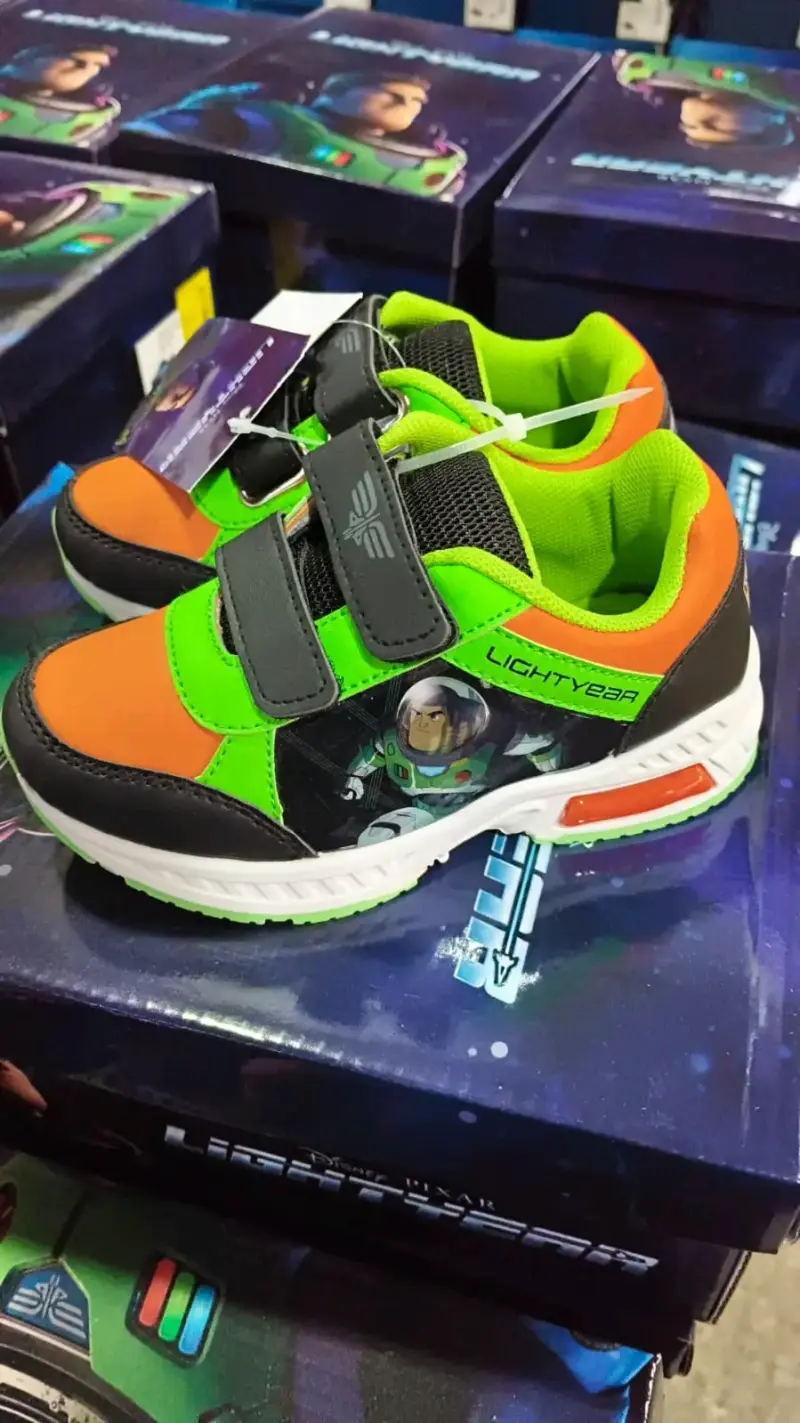 Zapatillas infantiles Lightyear y Minecraft - 2