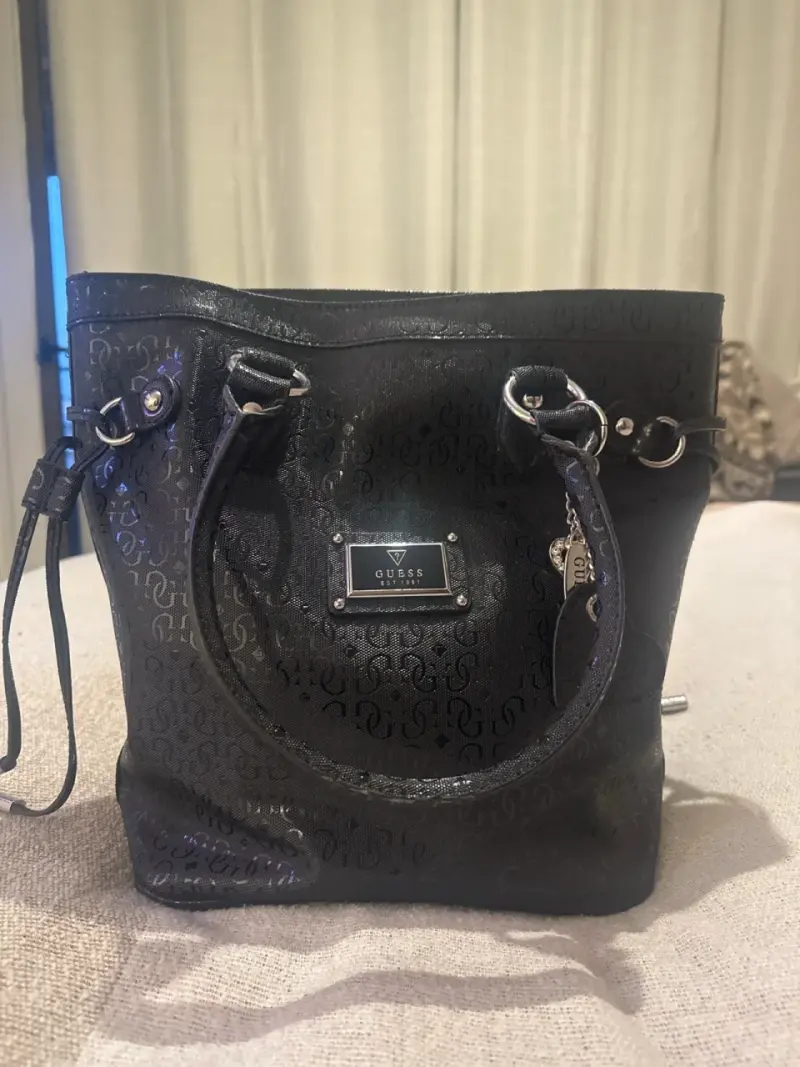Bolso de mano Guess negro con logo - 2
